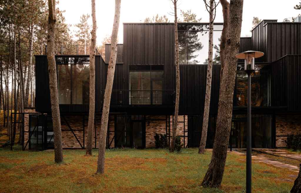 Łeba – budynek hotelowo- usługowy