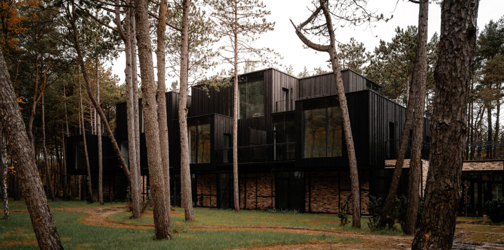 Łeba – budynek hotelowo- usługowy