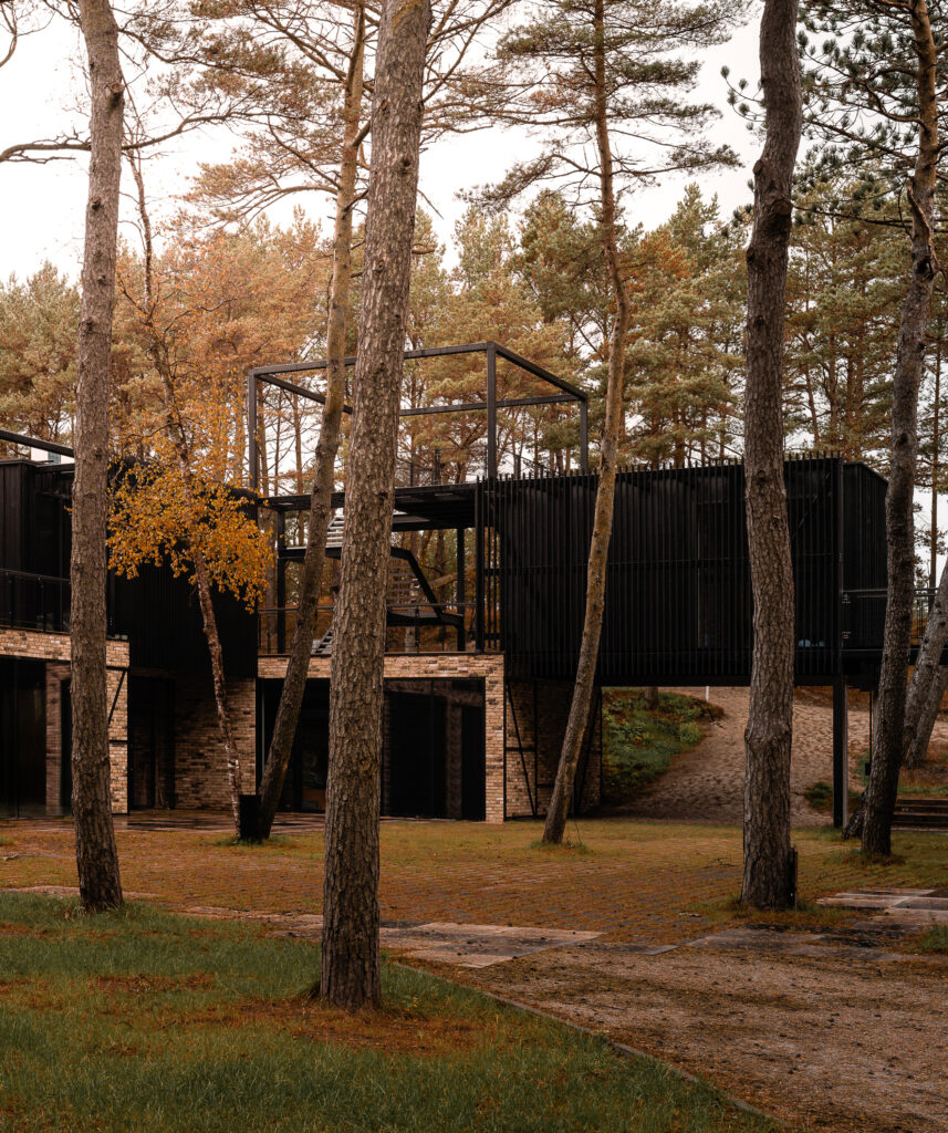 Łeba – budynek hotelowo- usługowy