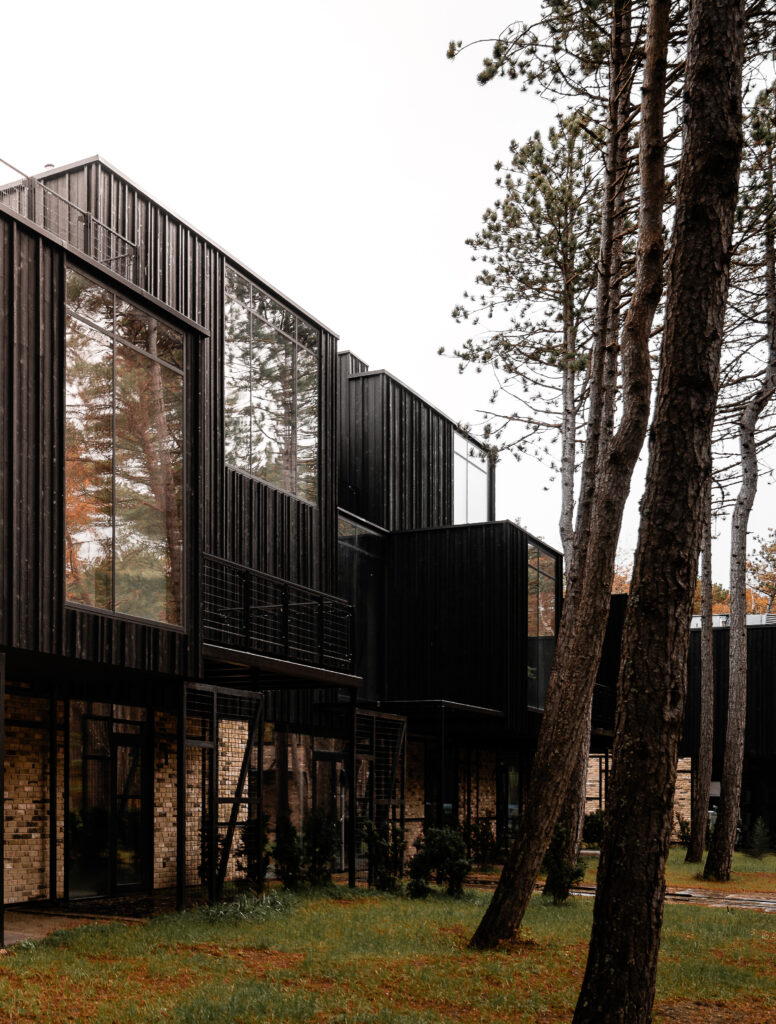 Łeba – budynek hotelowo- usługowy